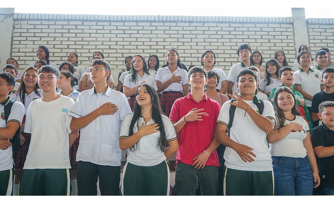 Gobierno departamental entregó computadores a estudiantes de Saravena