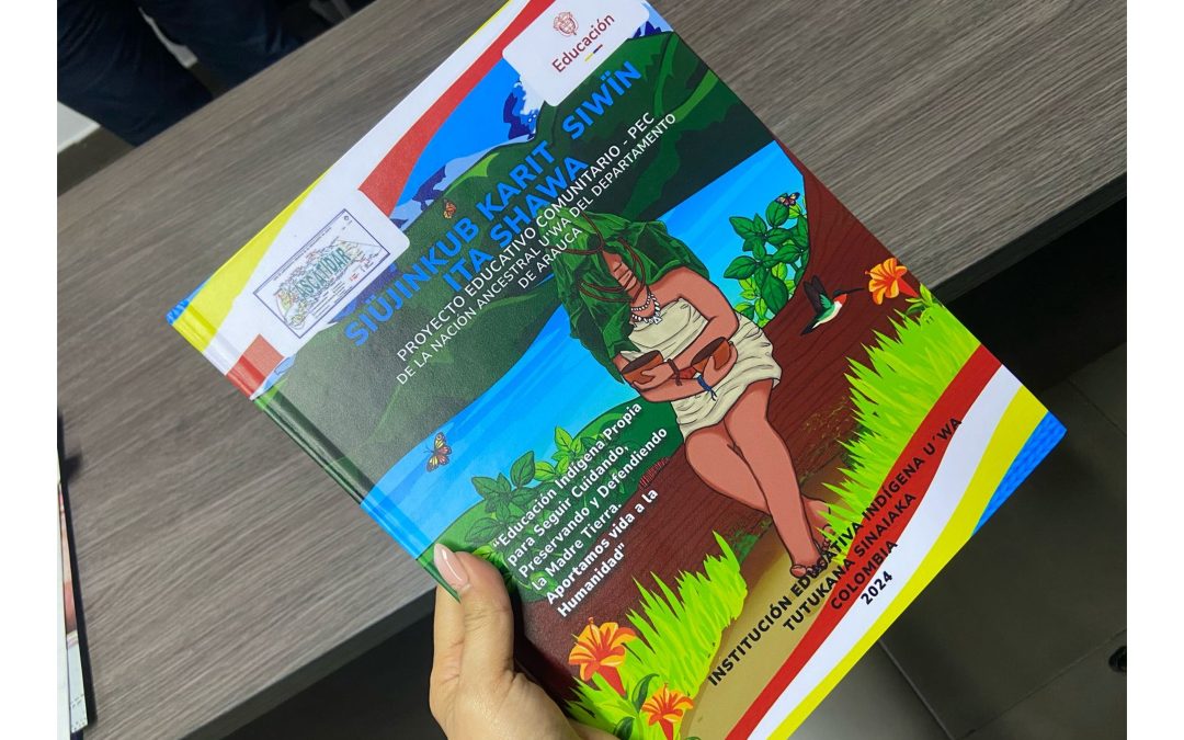 Institución Educativa U’wa Tutukana Sinaika entregó oficialmente la edición impresa del PEC de la Nación Ancestral U’wa