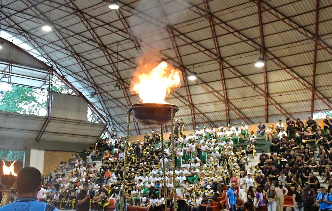 Con desfile, arte y mucho entusiasmo se inauguraron los XVII Juegos del Magisterio Araucano 2025 en Tame