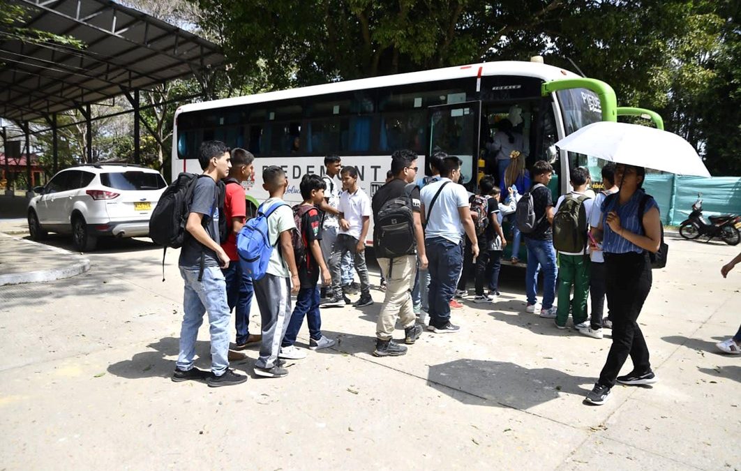 60 mil millones de pesos gestionó el gobernador Renson Martínez para garantizar el transporte escolar rural